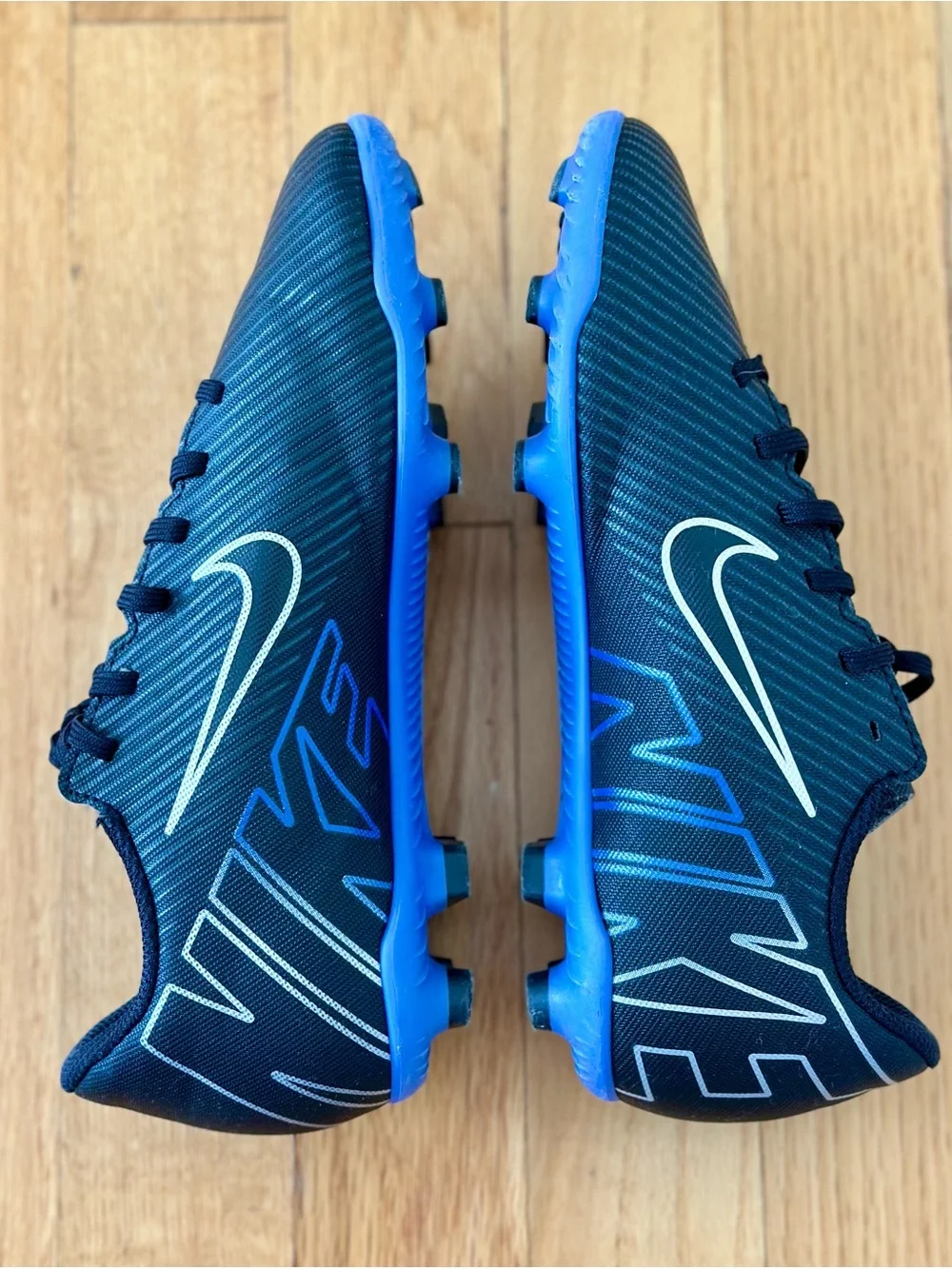 Nike Kids Soccer Cleats Black & Blue Size 3.5Y